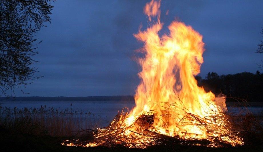 Bonfires Lead To Hundreds Of Calls To Firefighters