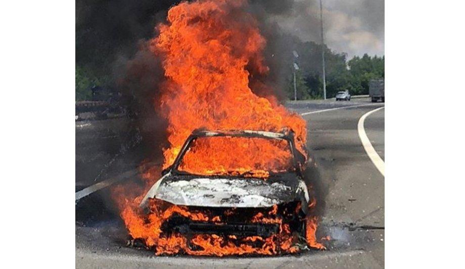 Branchville Fire Department's Engine 111 Responds To Midday Vehicle Fire On I95 NB