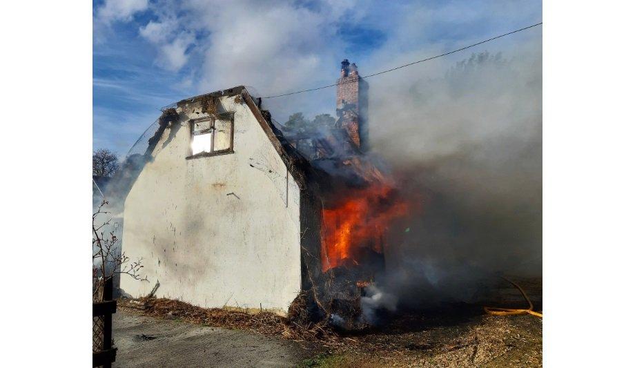 BFRS Stops Fire From Spreading And Rescues A Cat From The Building During A Fire Outbreak In Water End