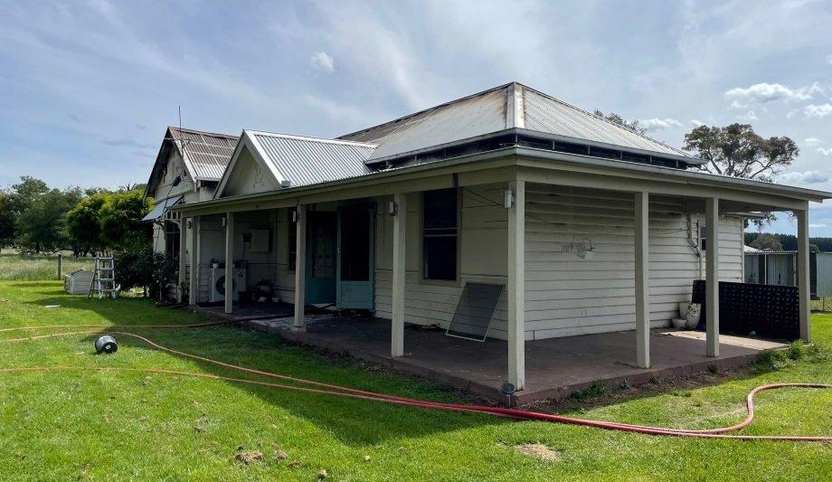 CFS Fights A $250,000 Structure Fire On Kangaroo Flat Road, Koorine