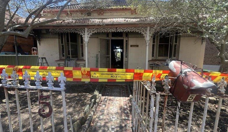 Fire And Rescue NSW Contain Arncliffe House Blaze