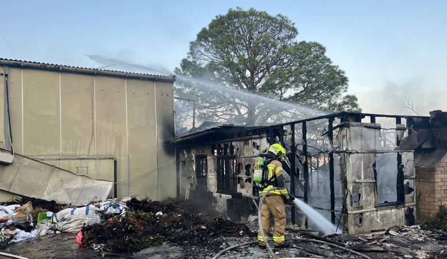 FRNSW Firefighters Save Putney Boat Shed From Blaze