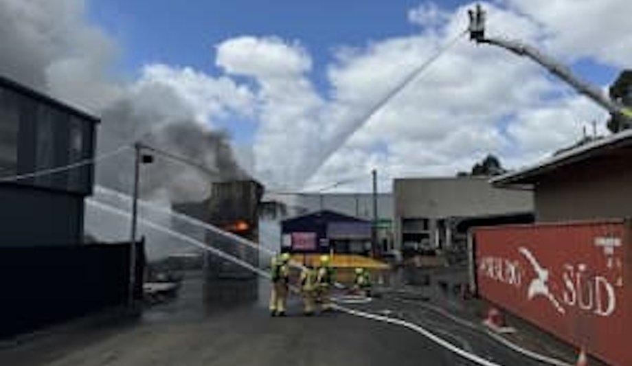 FRNSW Battles Recycling Complex Fire In Villawood