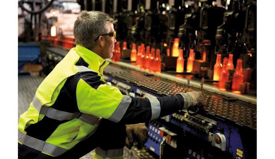 Granite Workwear Highlights The Main Benefits Of Hi-Vis Clothing/High Visibility Clothing