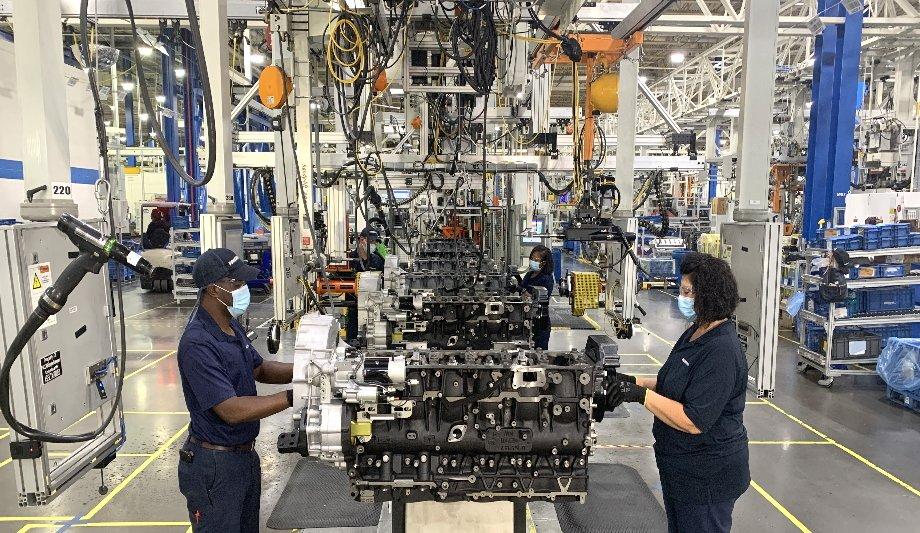 PACCAR Celebrates 10 Year Anniversary Of Engine Manufacturing In North America