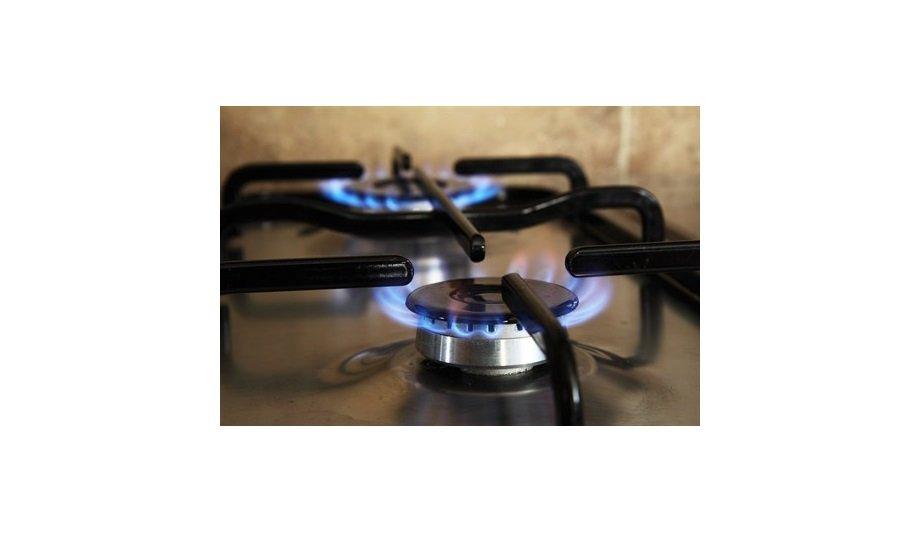 Royal Berkshire Fire And Rescue Service Encourages Parents To Teach Kids Cooking Safety