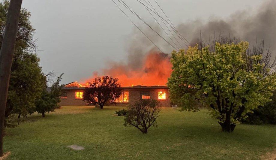 FRNSW Crews Save Homes During Mudgee Fire