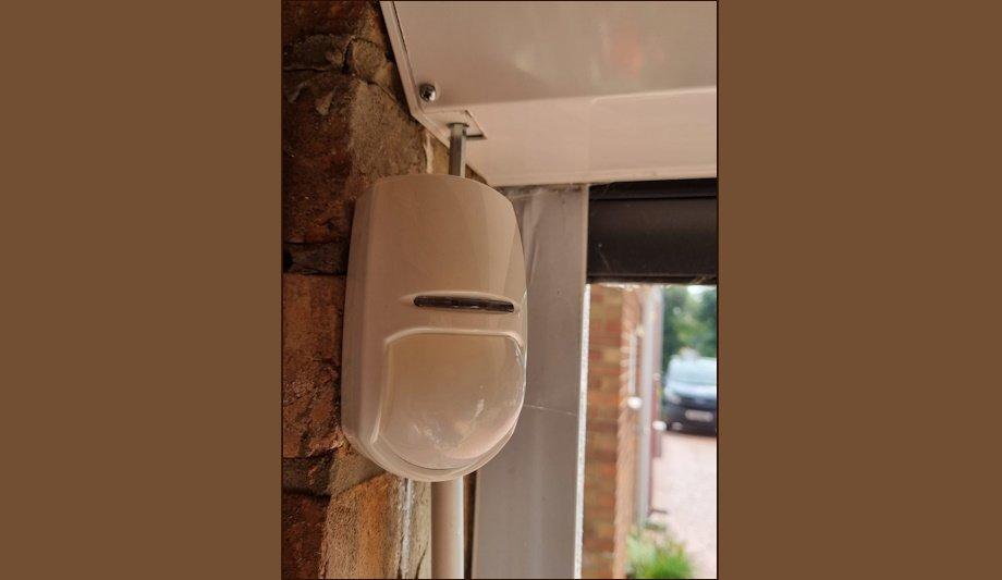Wireless vs Wired Alarms: Benefits & Features